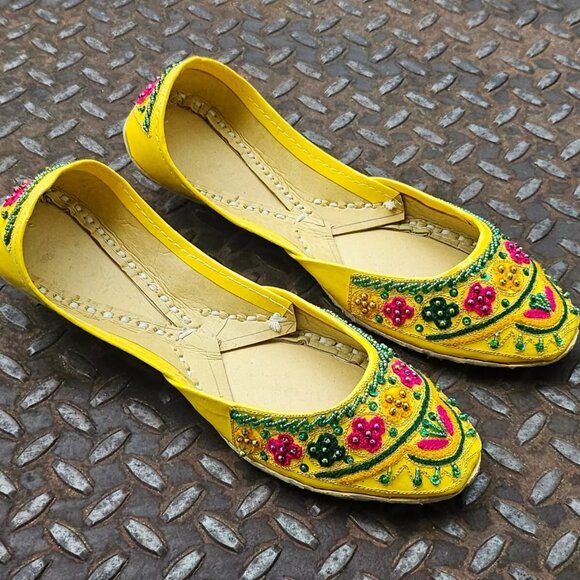 Handmade Khusa Yellow Slip On Leather Sole Embroidery Shoes Size 8 read desc - Picture 2 of 11